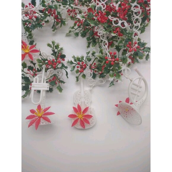 Vintage MCM 1960s Plastic Christmas 8 ft Garland Musical Instruments Holly Berry - Picture 4 of 15